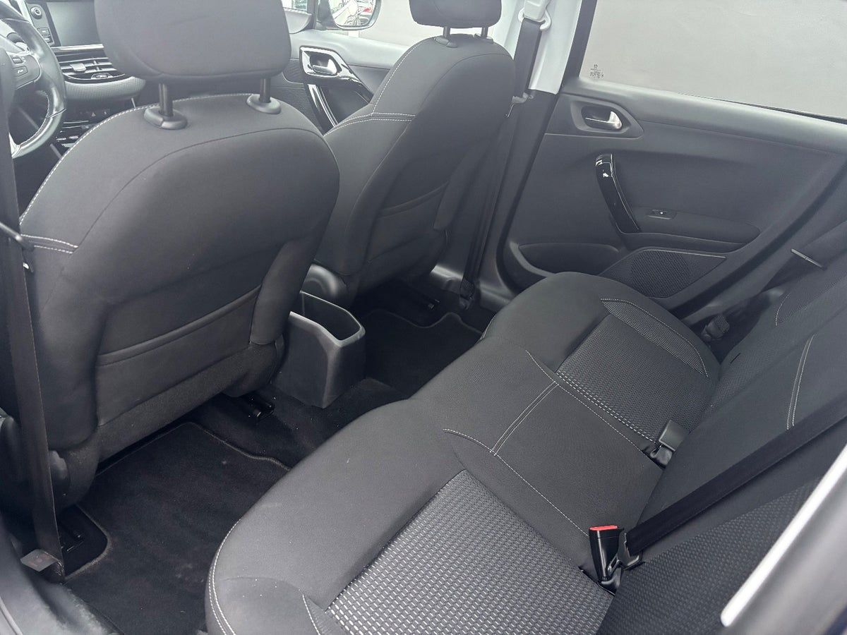 Thumbnail 17 af Peugeot 208