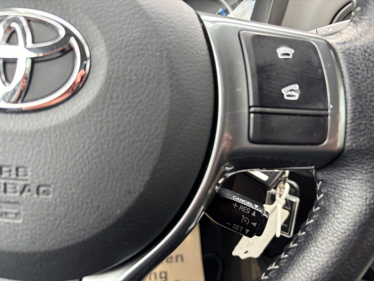 Thumbnail 11 af Toyota Yaris