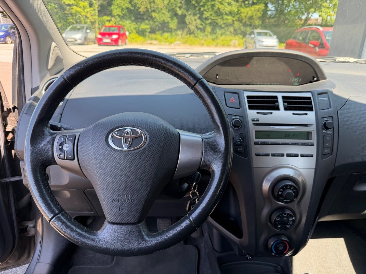 Thumbnail 7 af Toyota Yaris