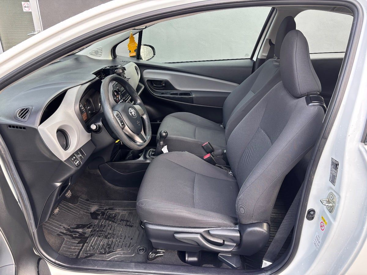 Thumbnail 6 af Toyota Yaris VVT-i T1