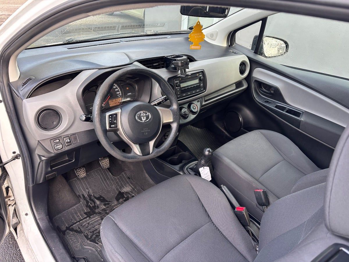 Thumbnail 7 af Toyota Yaris VVT-i T1