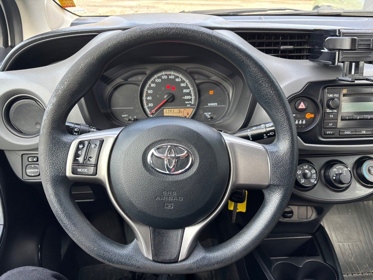 Thumbnail 8 af Toyota Yaris VVT-i T1
