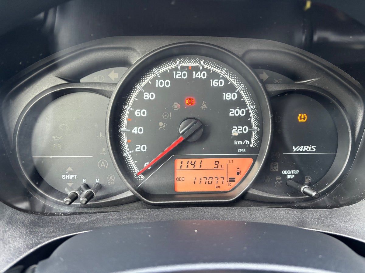 Thumbnail 9 af Toyota Yaris VVT-i T1