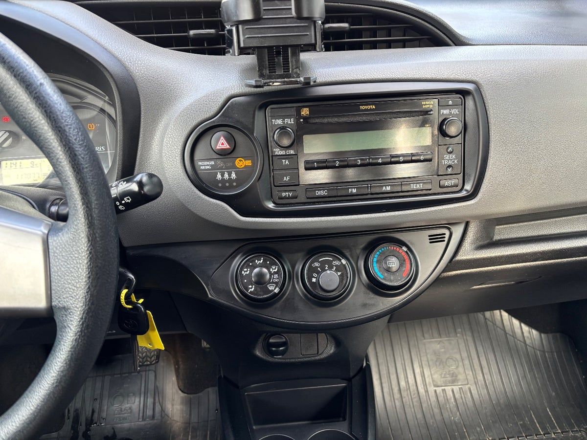 Thumbnail 10 af Toyota Yaris VVT-i T1